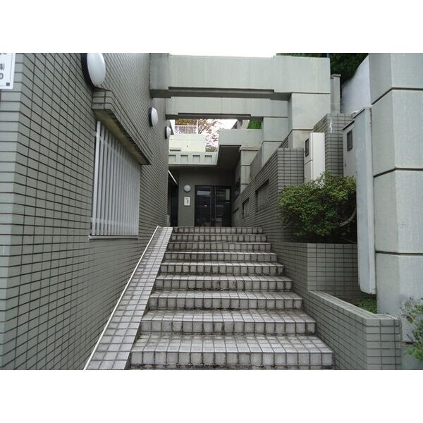 ラウムズ虹ヶ丘の物件外観写真