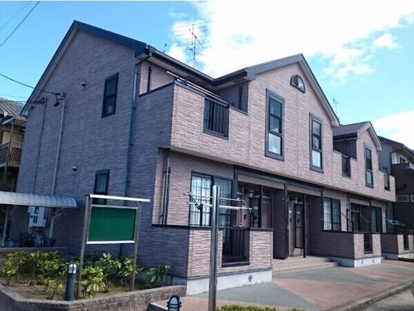 サン・パラストFの物件外観写真