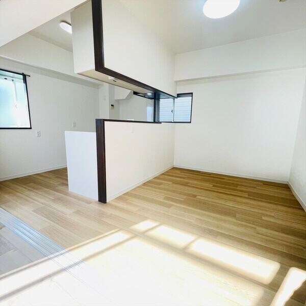 メゾン幅下の物件内観写真