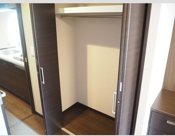 ロイヤルスクエア徳川の物件内観写真