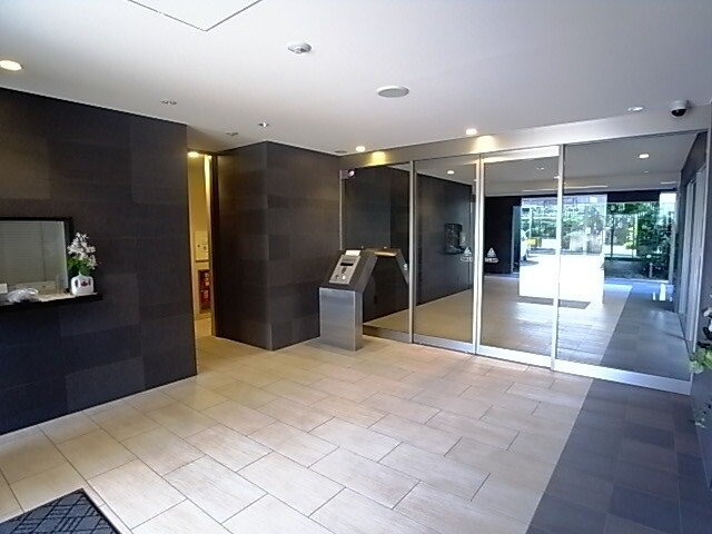 ポレスター緑町公園の物件外観写真