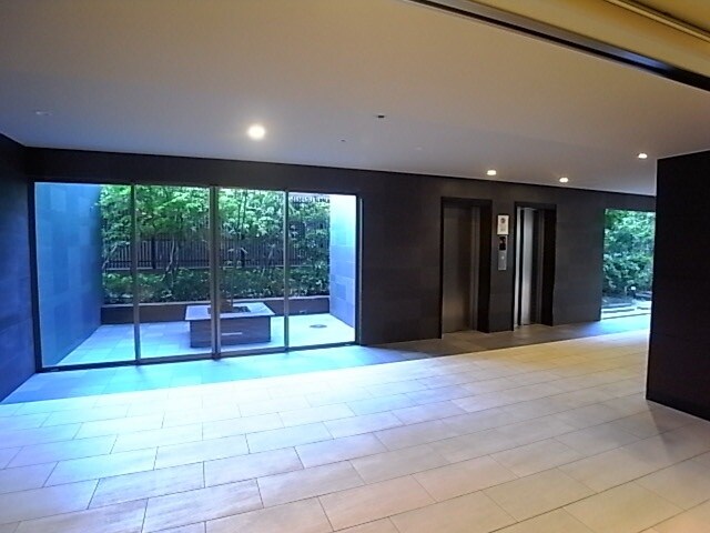 ポレスター緑町公園の物件外観写真