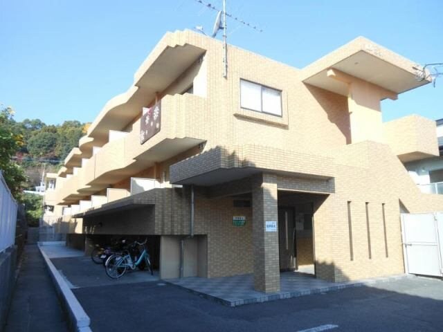 国際大学前徒歩1分の物件外観写真