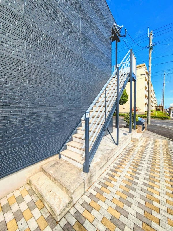 上塩屋駅 バス15分  ［14］鹿児島駅前-脇田-桜ケ丘東口　桜ヶ丘県営住宅前（鹿児島県）下車：停歩1分の物件外観写真