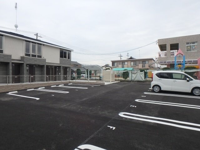 ユニヴァリィＦの物件外観写真