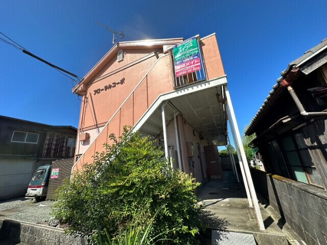 フローラルコーポの物件外観写真