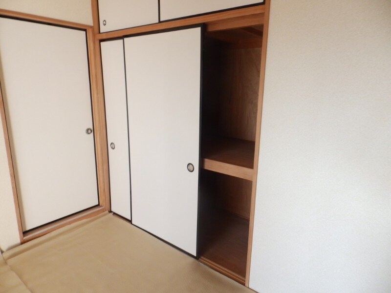 エレガントレーベンＢ棟の物件内観写真