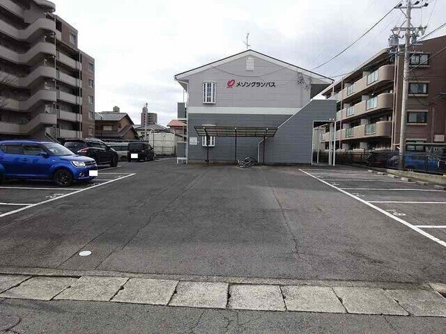 メゾングランパスの物件外観写真