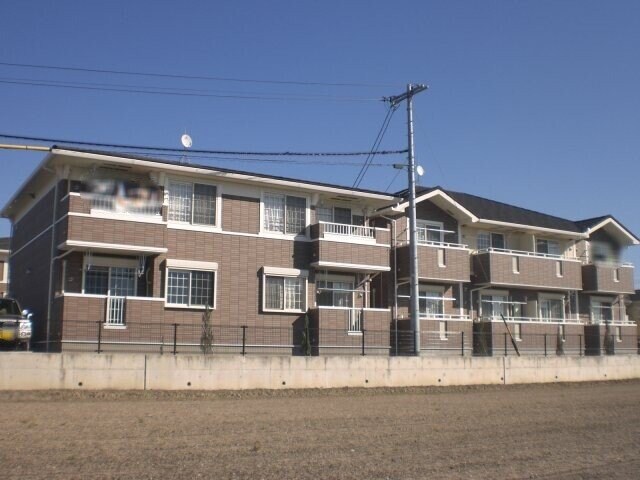 グランプレーヌＡの物件外観写真