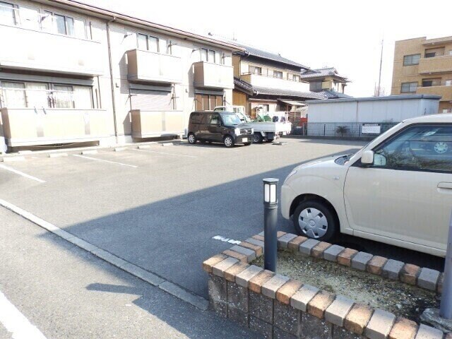 ティーズスクエアーの物件外観写真