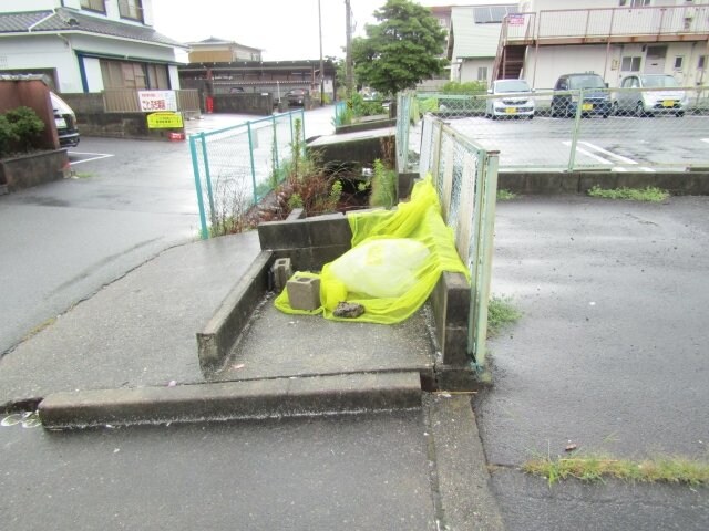 ロイヤルワタナベの物件外観写真