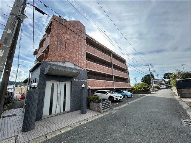 フォーシーズンIの物件外観写真