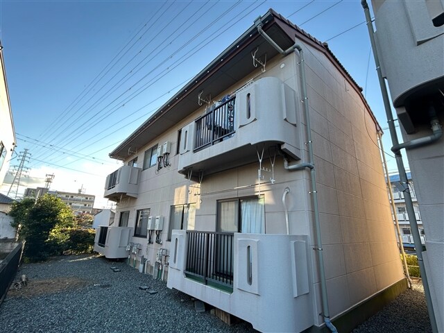 ラージヒルAの物件外観写真