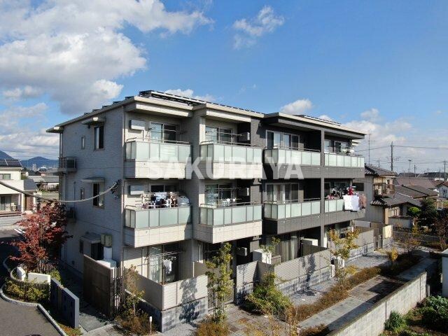 ラ・ルーチェの物件外観写真