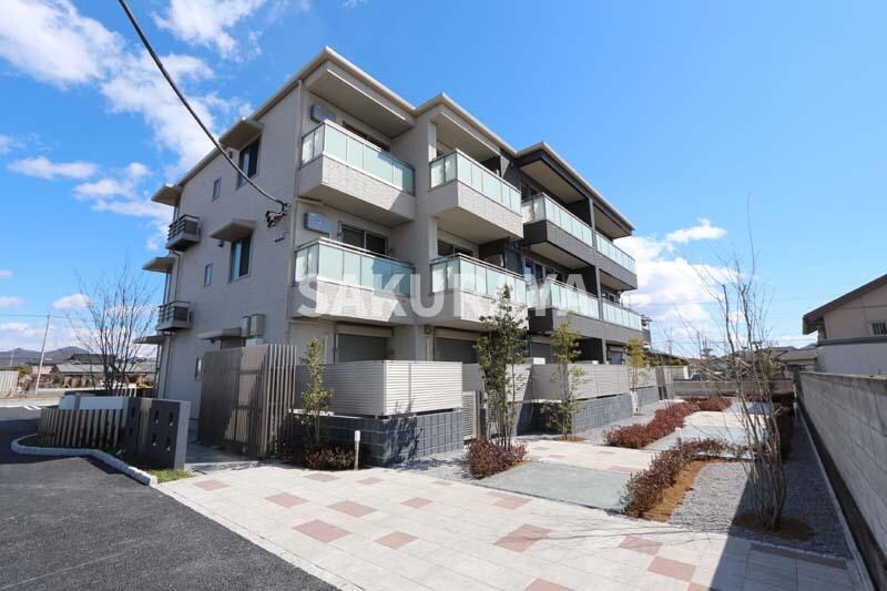 ラ・ルーチェの物件外観写真