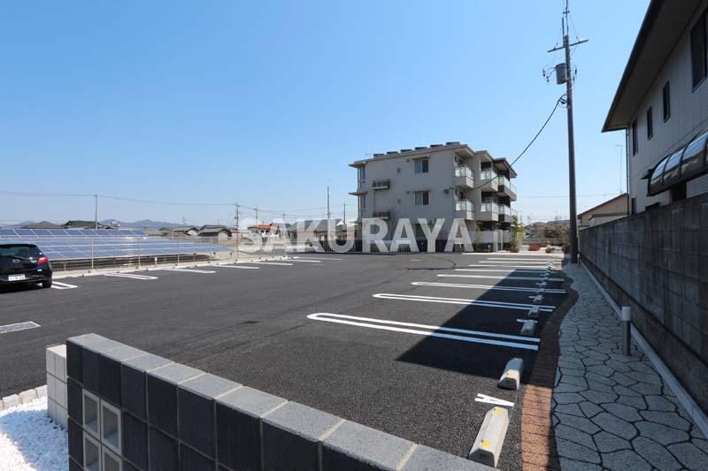 ラ・ルーチェの物件外観写真