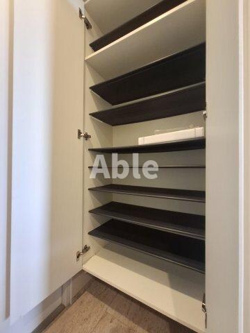 コリドール中央の物件内観写真