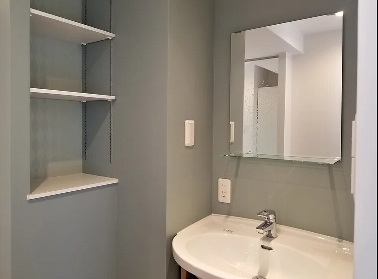 コリドール中央の物件内観写真