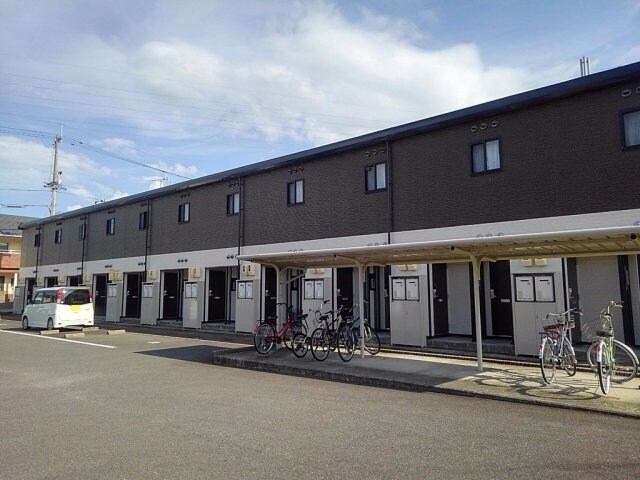 レオパレスサルウェイ三条の物件外観写真