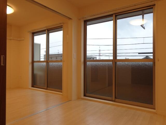 ミラフローレスの物件内観写真