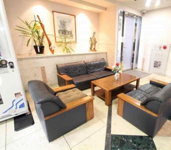 オレンジコート栗林の物件外観写真