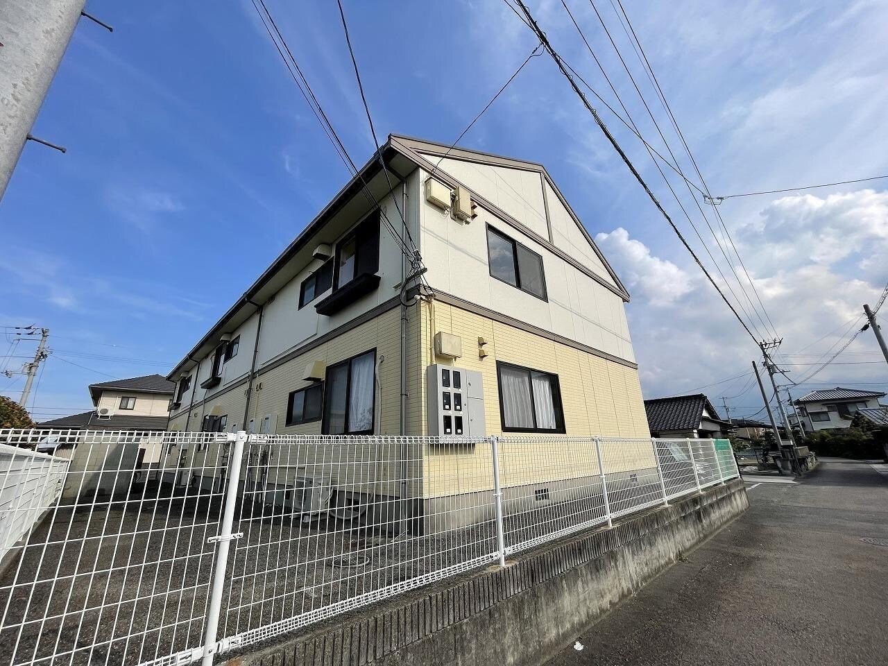 巴ハイツの物件外観写真