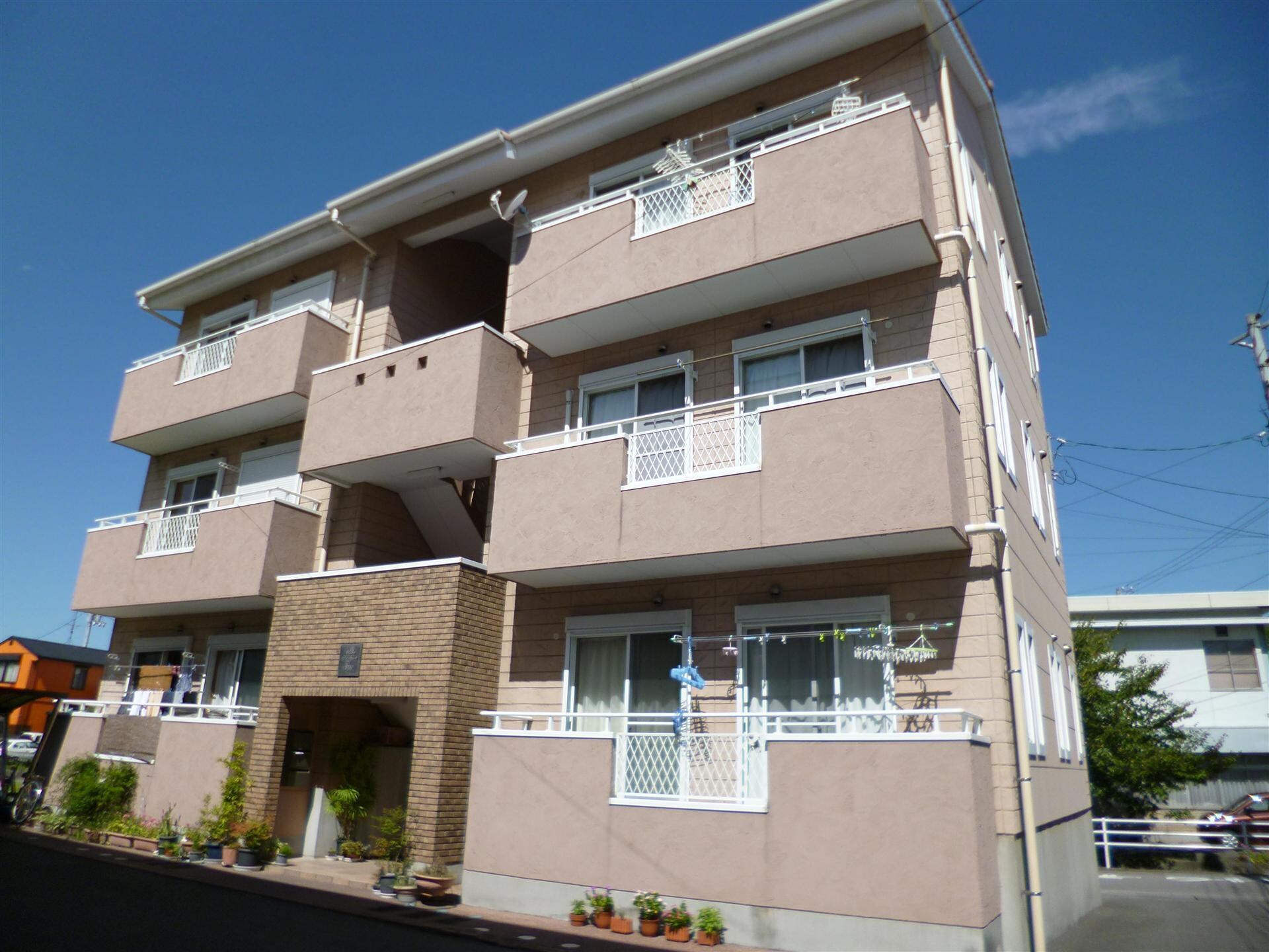 グランメゾントレビの物件外観写真