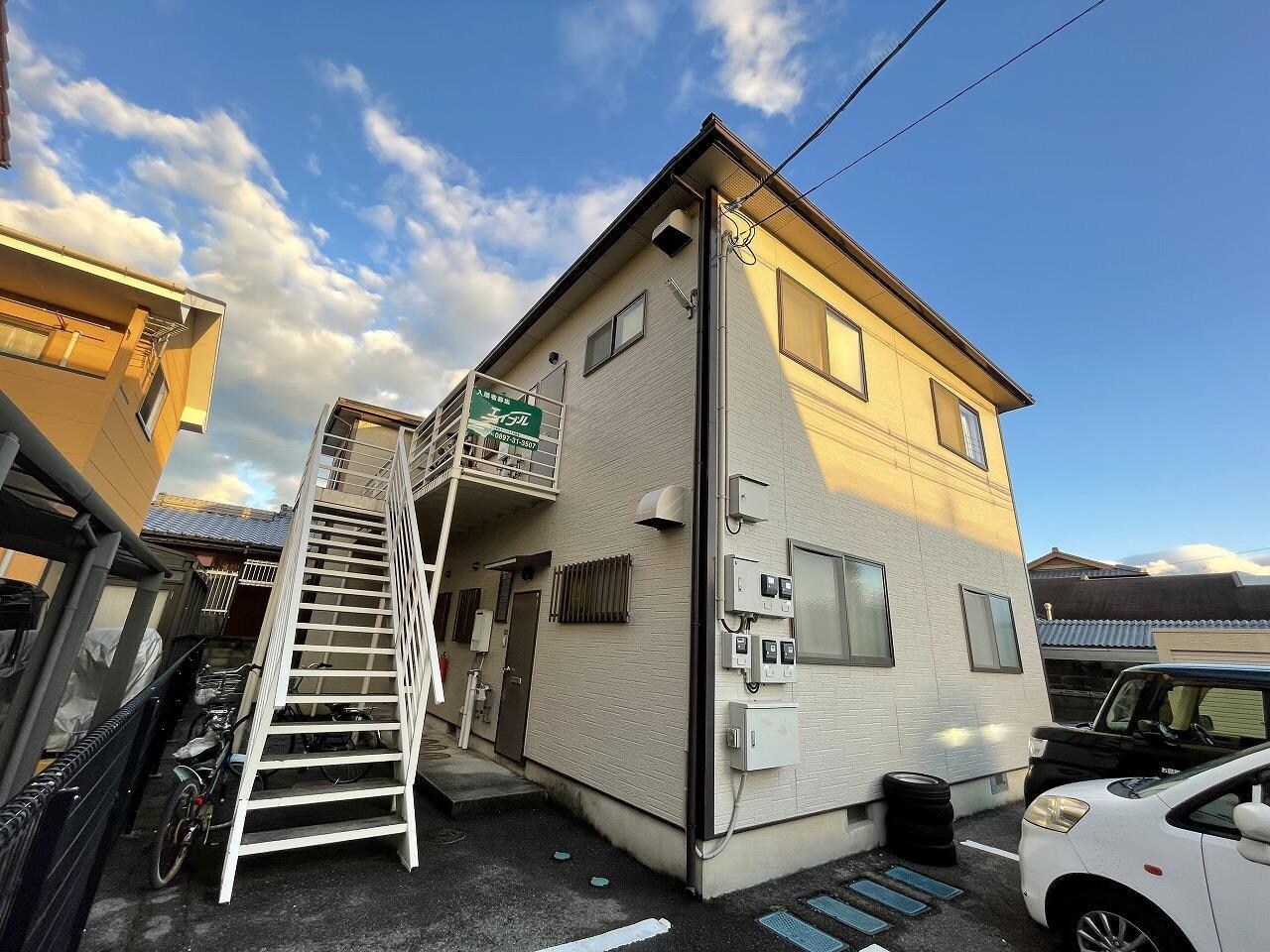 八幡ハイツの物件外観写真