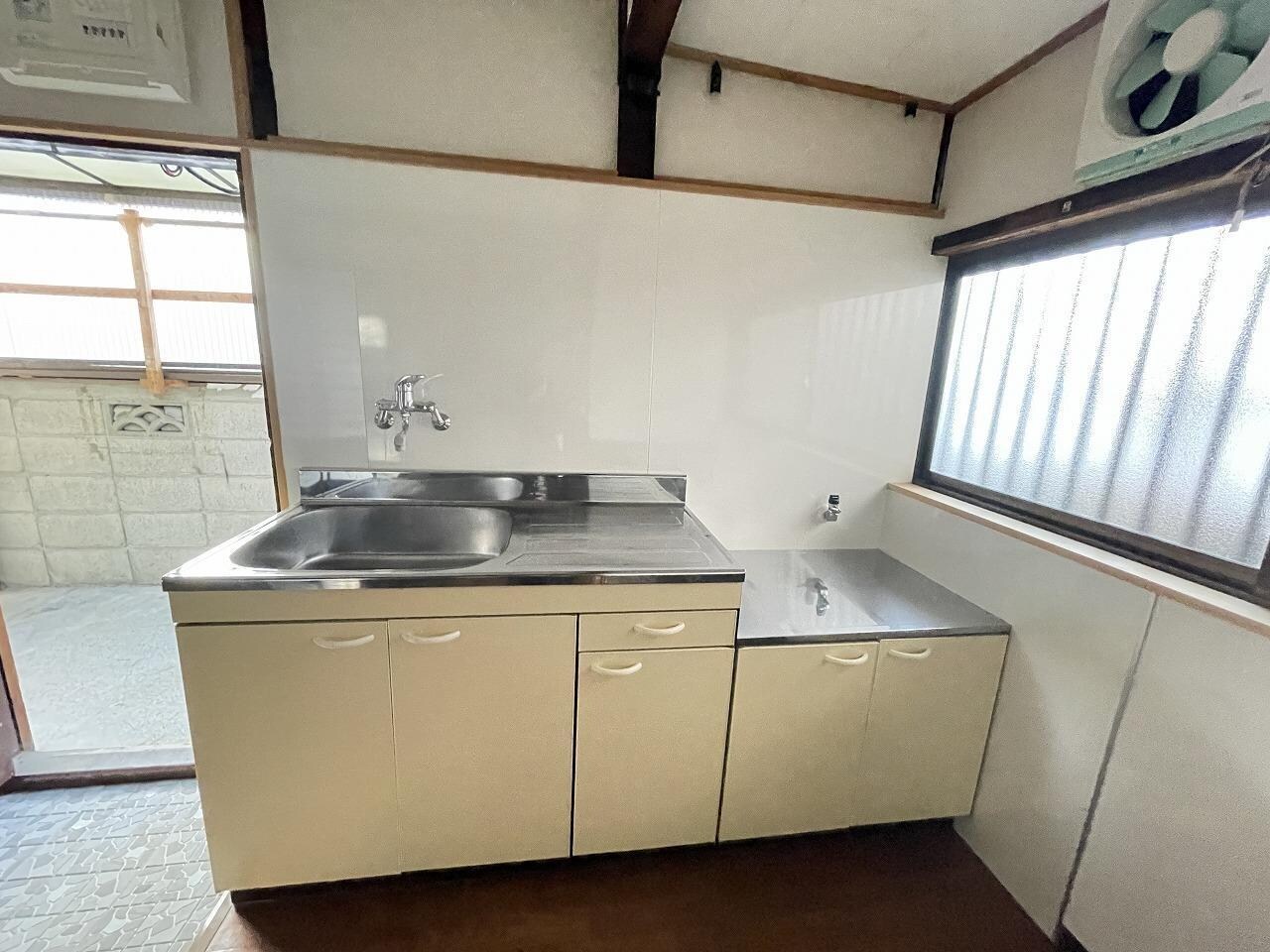 東雲町3丁目1-18貸家の物件内観写真