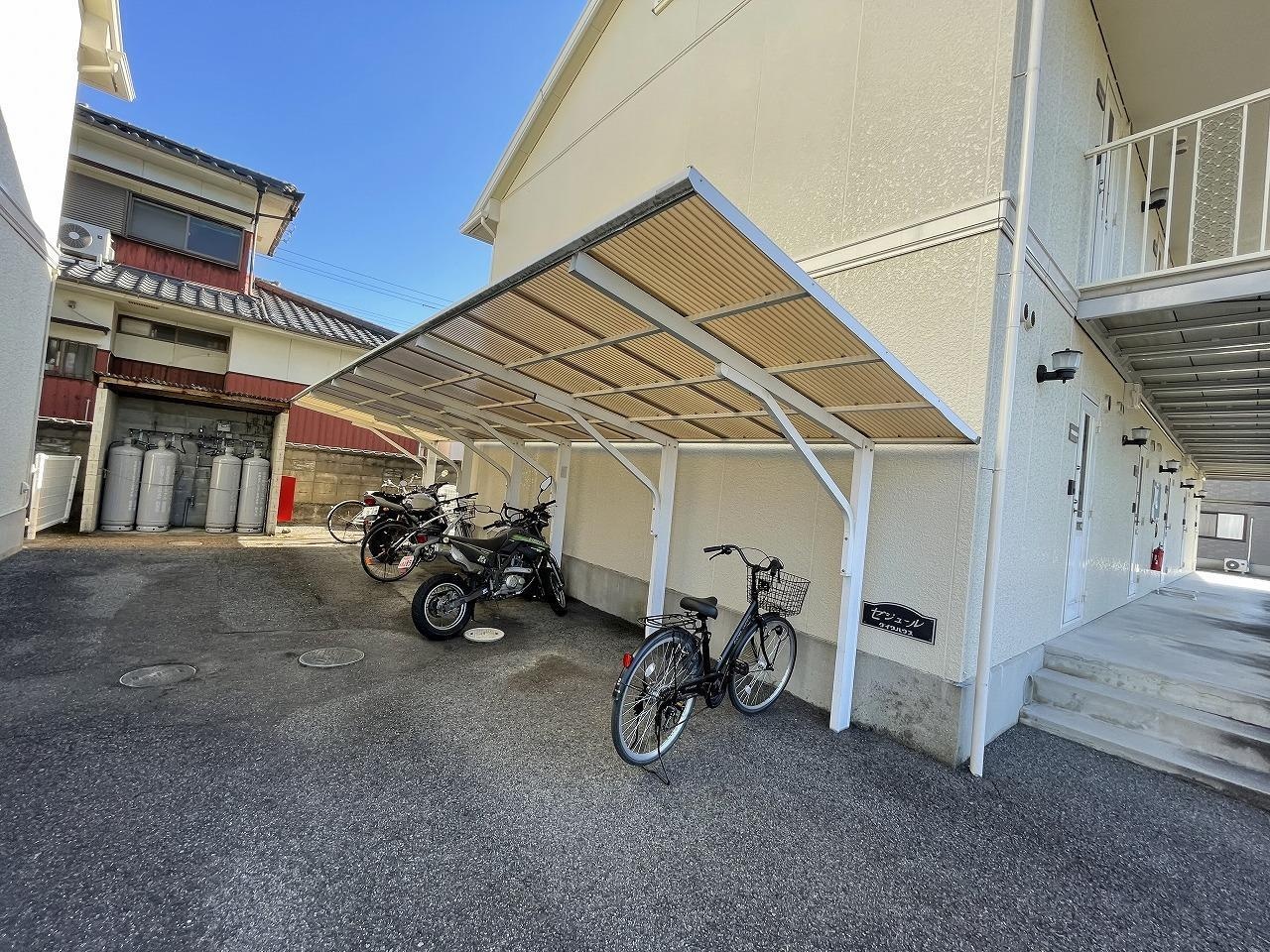 アベニューハタダIIIの物件外観写真