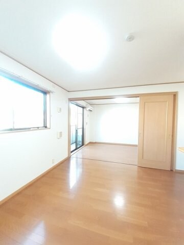 サニー　ヴィオラの物件内観写真