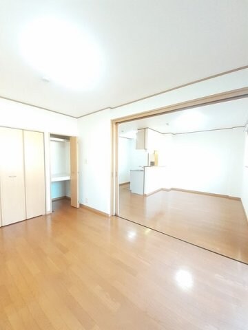 サニー　ヴィオラの物件内観写真