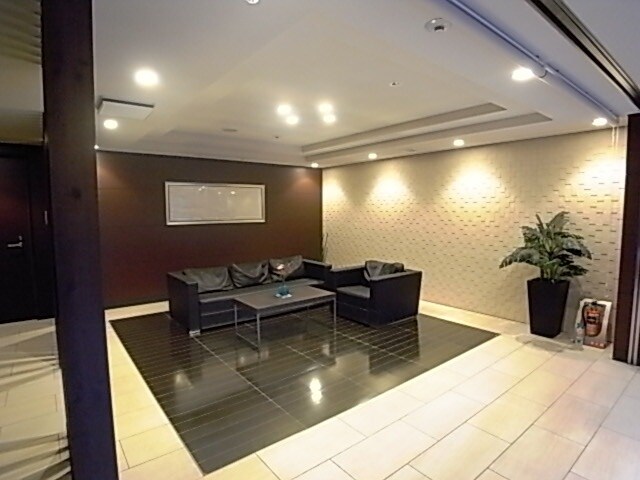 ポレスター緑町公園の物件外観写真