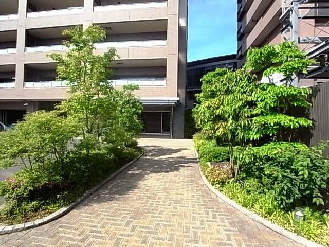 ポレスター緑町公園の物件外観写真