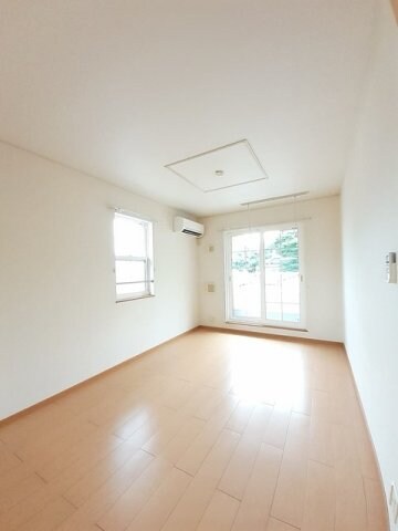 ヴィラ　エレガントＢの物件内観写真