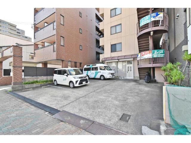 小澤マンションの物件外観写真