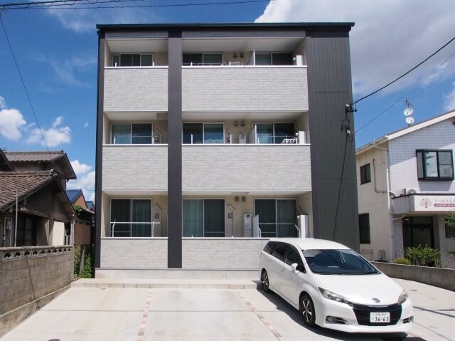 コンフォール鳴浜の物件外観写真