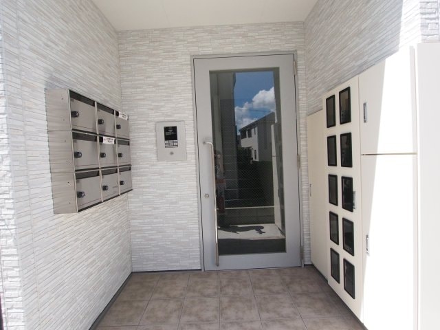 コンフォール鳴浜の物件外観写真