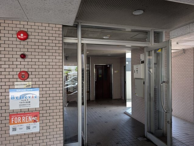 エステート鳴海の物件外観写真