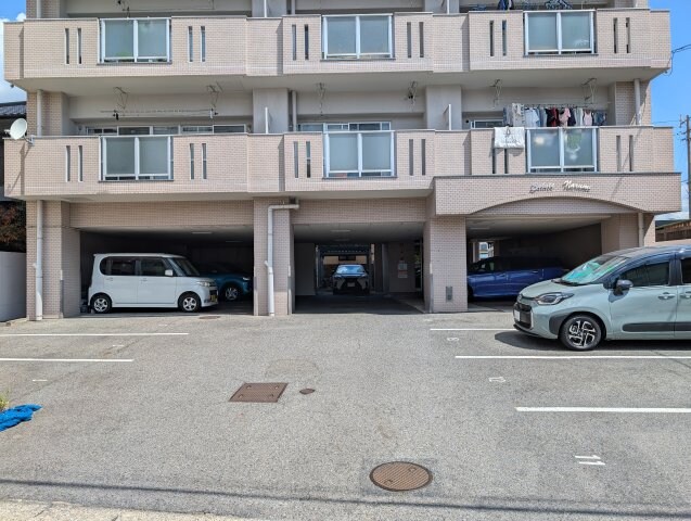 エステート鳴海の物件外観写真