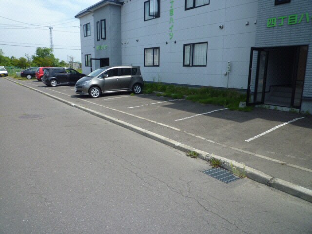 四丁目ハイツの物件外観写真