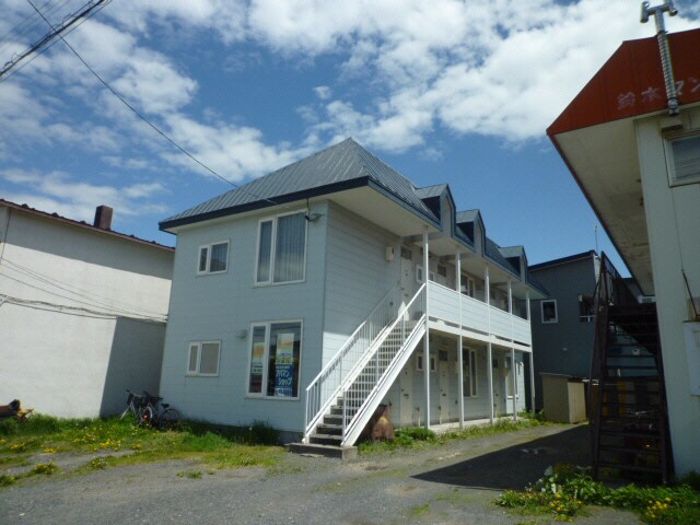 鈴木マンション１の物件外観写真