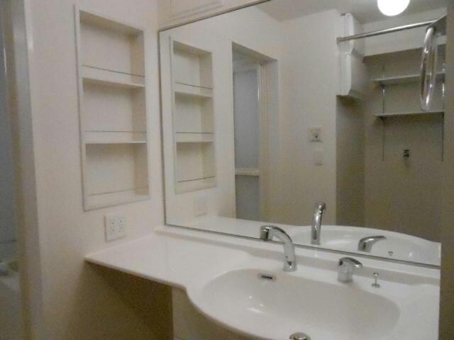 ディールームリバーサイドの物件内観写真