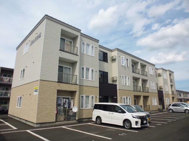 カーサ・アヴェニールの物件外観写真