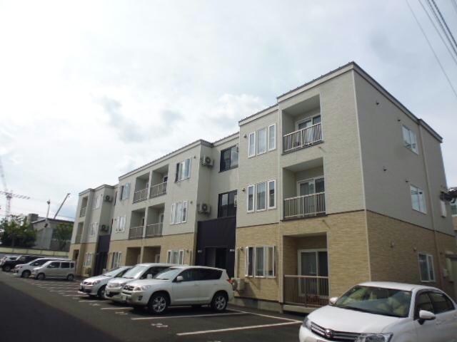 カーサ・アヴェニールの物件外観写真