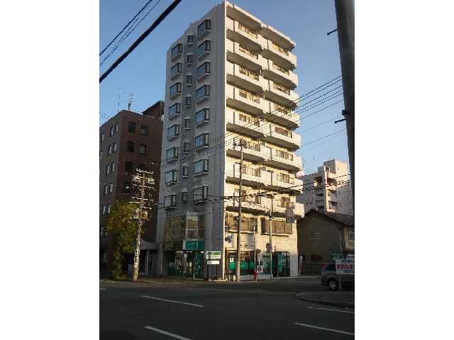 大通南８マンションの物件外観写真