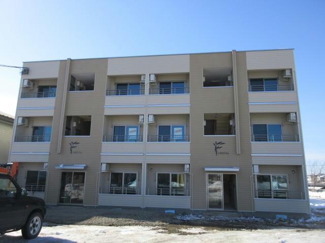 CREVIA（クレヴィア）の物件外観写真