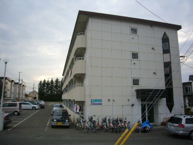 コーポラスYOSHITOの物件外観写真