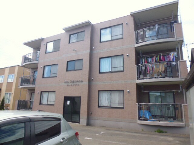 サン・スプリームの物件外観写真