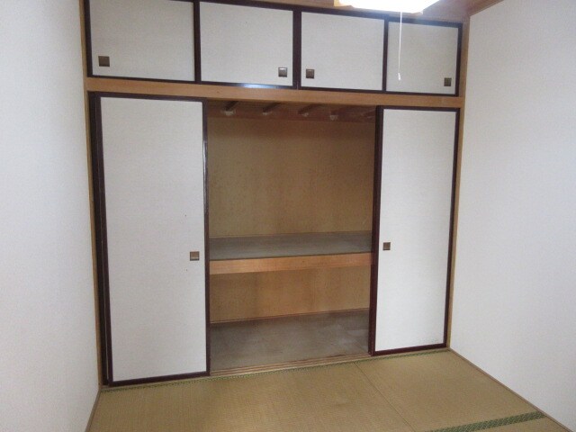 ロイヤルハイツの物件内観写真